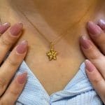 آویز طلا زنانه طرح گل پنج پر - Image 2